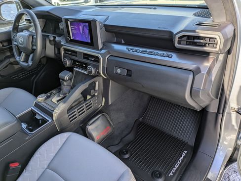 Used 2025 Toyota Tacoma SR5 image 21