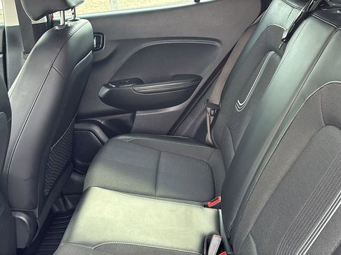 Used 2023 Hyundai Venue Limited FWD image 29