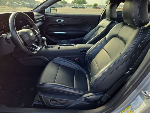 Used 2025 Ford Mustang Premium image 16