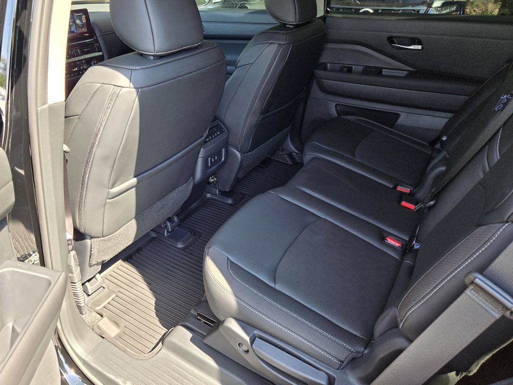 New 2026 Nissan Pathfinder SL FWD image 11