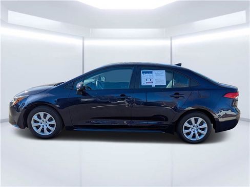 Used 2022 Toyota Corolla LE image 6