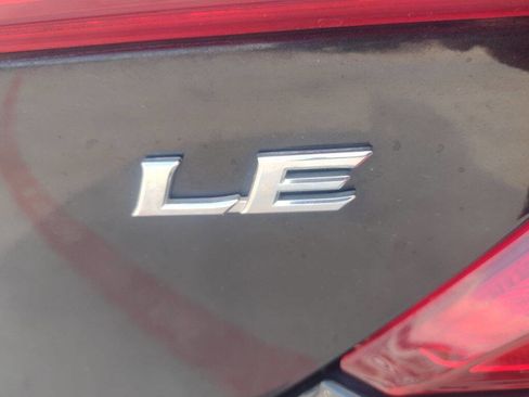 Used 2014 Toyota Camry L image 10