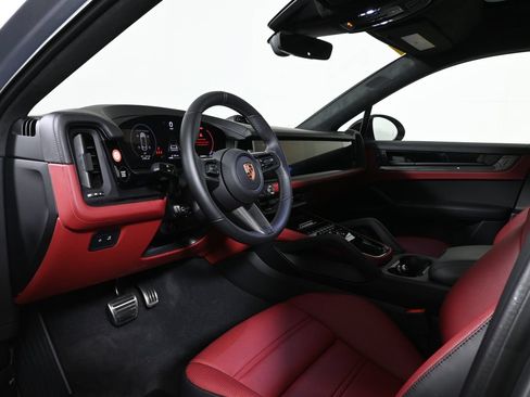 Used 2026 Porsche Cayenne GTS AWD/4WD image 4