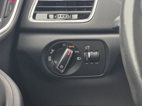 Used 2016 Audi Q3 2.0T Prestige AWD/4WD image 34