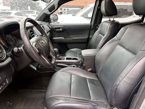 Used 2021 Toyota Tacoma TRD Sport w/ TRD Premium Sport Package AWD/4WD image 14