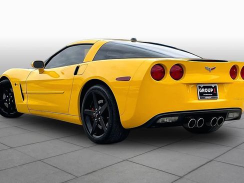Used 2005 Chevrolet Corvette Coupe w/ Preferred Equipment Group RWD image 10