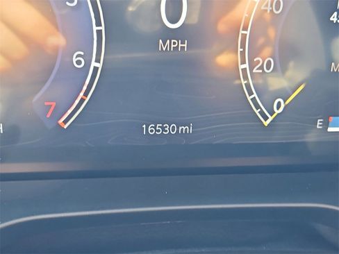 Used 2023 Jeep Grand Cherokee Altitude image 13