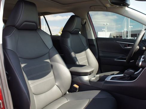 Used 2025 Toyota RAV4 XLE Premium image 22