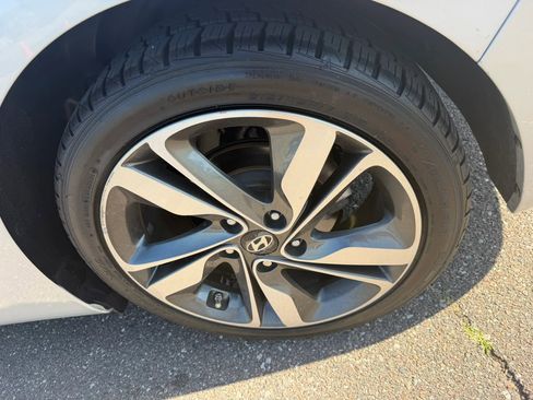 Used 2015 Hyundai Elantra Limited FWD image 18