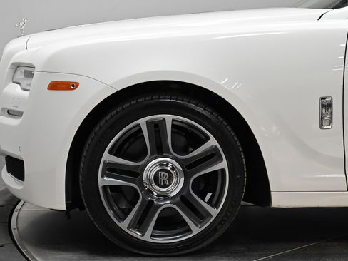 Used 2017 Rolls-Royce Ghost image 56