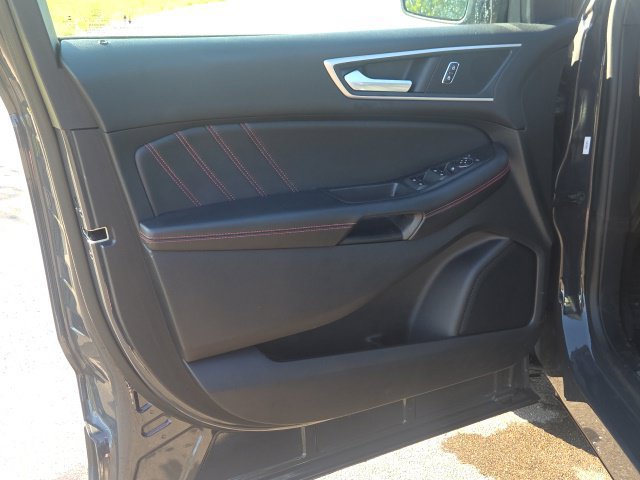 Used 2021 Ford Edge ST-Line FWD image 25