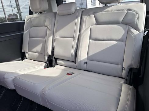 New 2026 Lincoln Navigator L Reserve AWD/4WD image 16