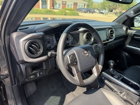 Used 2019 Toyota Tacoma Limited RWD image 11