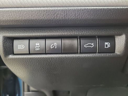 Used 2025 Toyota Camry SE w/ Convenience Package image 32