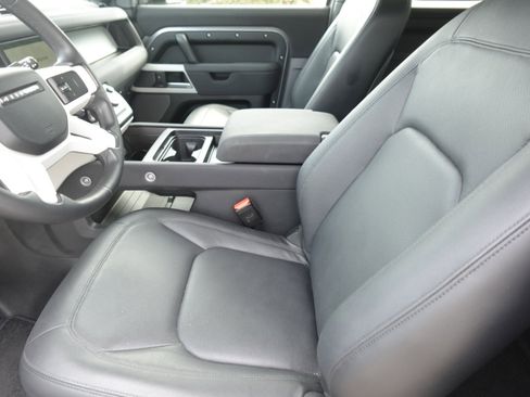 Used 2023 Land Rover Defender 90 S image 8