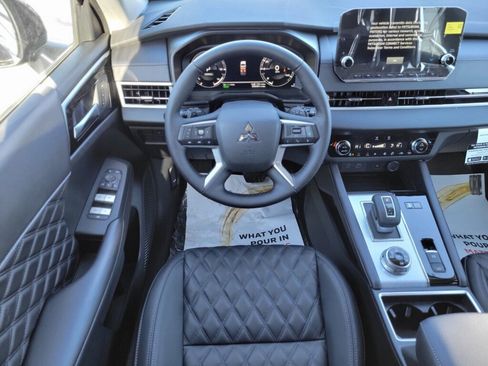 New 2025 Mitsubishi Outlander SEL image 11