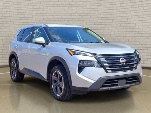 Used 2025 Nissan Rogue SV FWD image 3