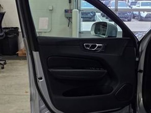 Used 2023 Volvo XC60 B5 Core w/ Climate Package image 11