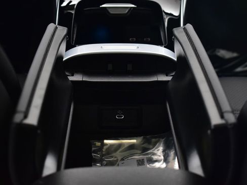 Certified 2025 Mercedes-Benz C 300 4MATIC Sedan image 22