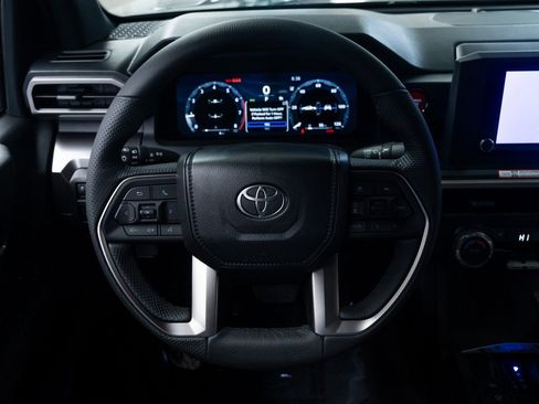 Used 2025 Toyota Tacoma TRD Off-Road image 11