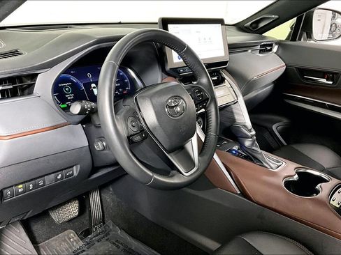 Used 2023 Toyota Venza Limited image 12