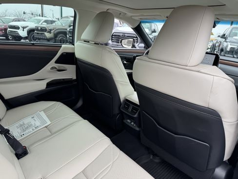 Used 2025 Lexus ES 350 Ultra Luxury image 39