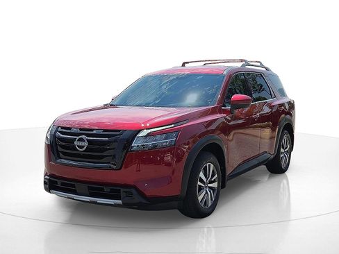 Used 2024 Nissan Pathfinder SL image 2