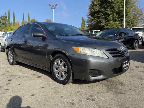 Used 2011 Toyota Camry image 1