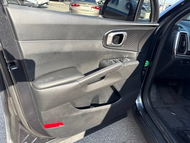Used 2024 Kia Sorento LX FWD image 23