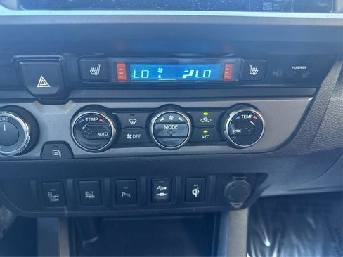 Used 2017 Toyota Tacoma TRD Off-Road image 18