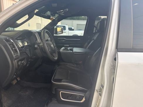 Used 2025 RAM 1500 Laramie AWD/4WD image 9