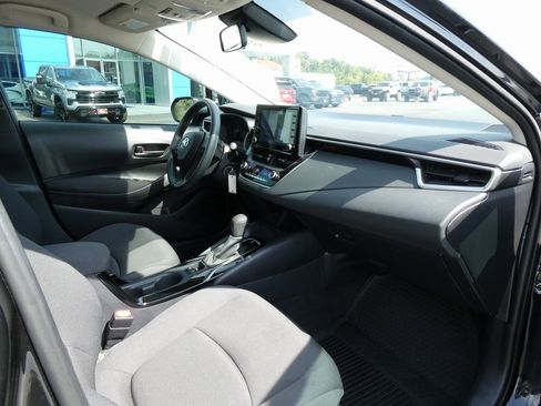 Used 2022 Toyota Corolla LE image 14