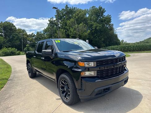 Used 2019 Chevrolet Silverado 1500 Custom w/ Custom Value Package AWD/4WD image 3