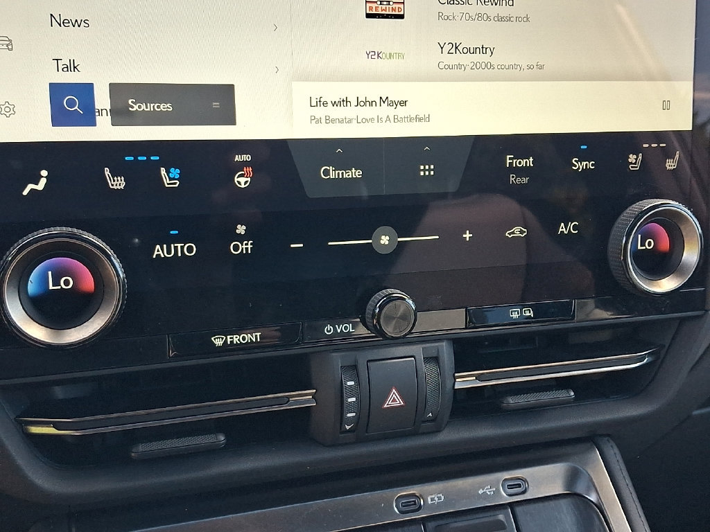 Used 2024 Lexus GX 550 w/ Accessory Package (2T) AWD/4WD image 16