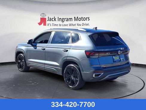 Certified 2025 Volkswagen Taos SE w/ Panoramic Sunroof Package image 3