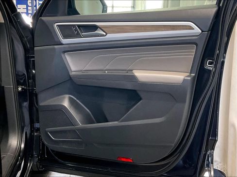 Used 2023 Volkswagen Atlas SEL image 12