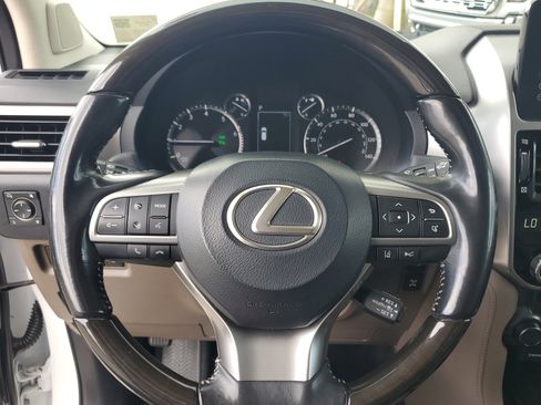 Used 2022 Lexus GX 460 Premium w/ Accessory Package image 21