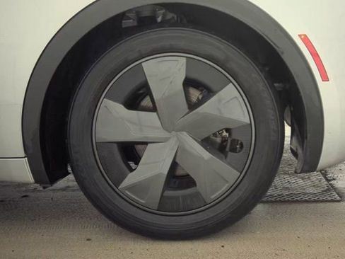 Used 2024 Toyota Prius LE image 21