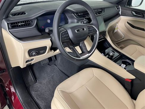 New 2025 Jeep Grand Cherokee L Limited image 2