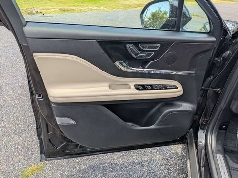 Used 2025 Lincoln Corsair FWD image 12