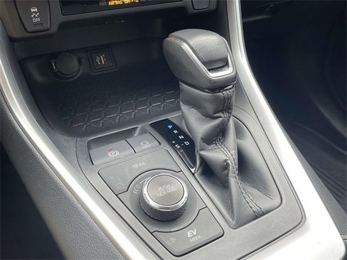 Used 2023 Toyota RAV4 SE image 38