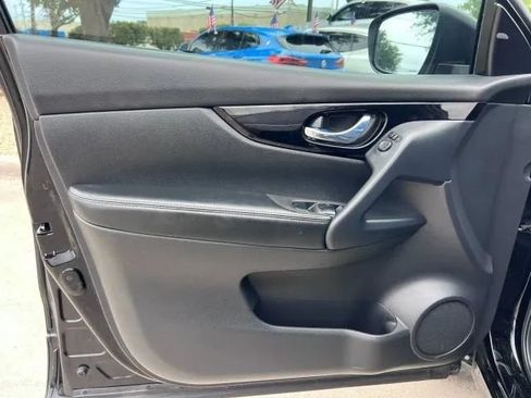 Used 2021 Nissan Rogue Sport SV FWD image 17