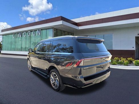 Certified 2025 Lincoln Navigator Reserve image 7