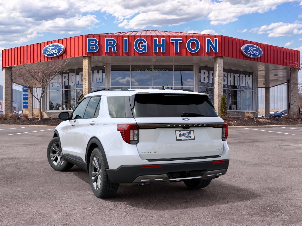 Used 2027 Ford Explorer Active w/ Active Comfort Package AWD/4WD image 2