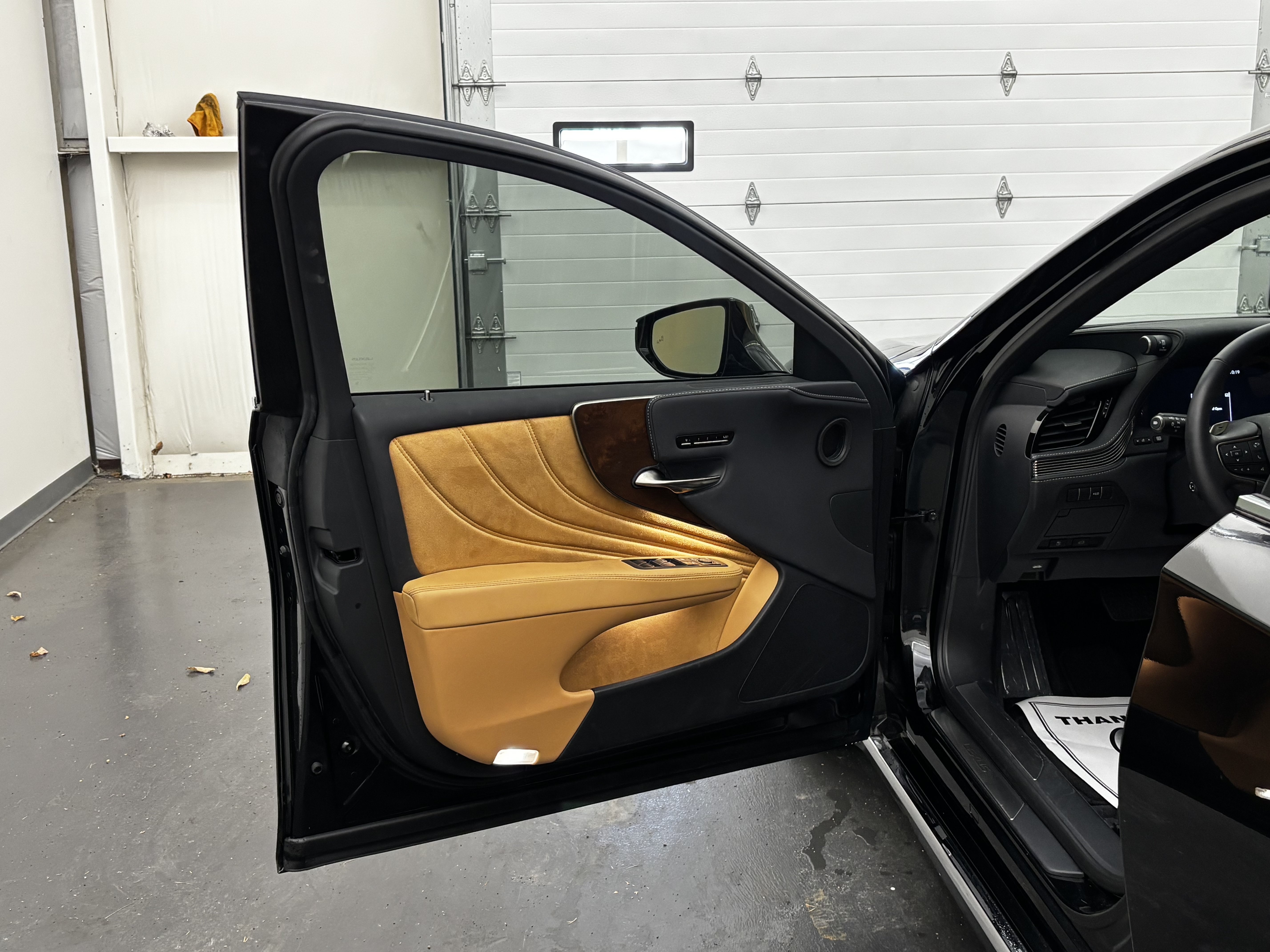 Used 2025 Lexus LS 500 w/ Accessory Package (Z1) RWD image 10