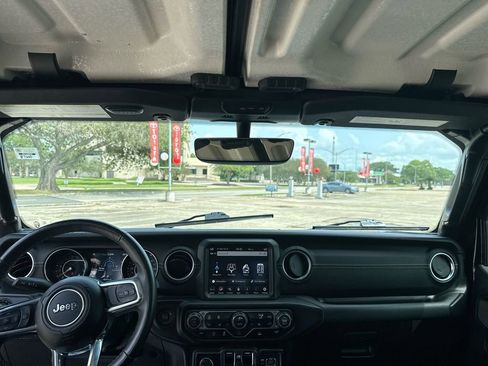 Used 2022 Jeep Gladiator Overland w/ Popular Equipment Package AWD/4WD image 30