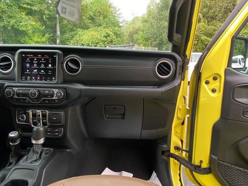 Used 2023 Jeep Wrangler Sahara image 29