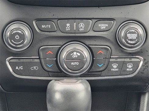 Certified 2021 Jeep Cherokee Latitude Lux w/ Sun & Sound Group image 29