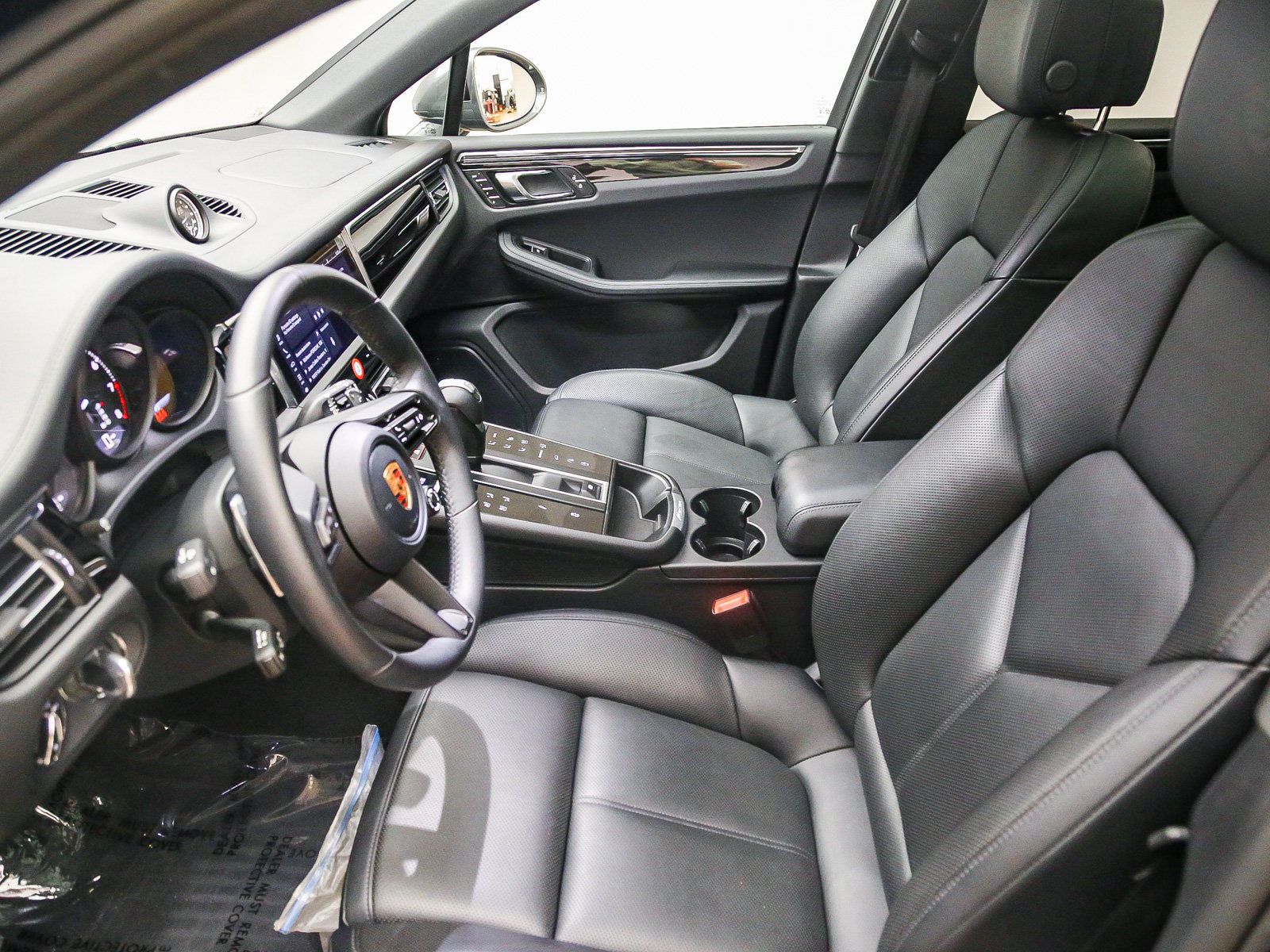 Certified 2026 Porsche Macan Turbo AWD/4WD image 15
