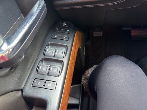 Used 2018 Chevrolet Silverado 1500 High Country image 36